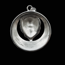 Load image into Gallery viewer, High Grade Stainless Steel Pendant Lion Head in round Celtic style frame (SSP048)