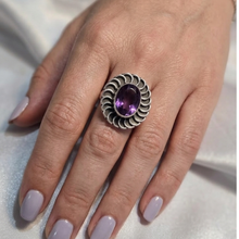 Load image into Gallery viewer, 925 Sterling Silver Vintage Ladies Ring Oval Top with Amethyst ( 925RING056 )