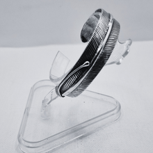 Load image into Gallery viewer, Feather Style Woman Bangle 925 Silver (925BANGLE001)