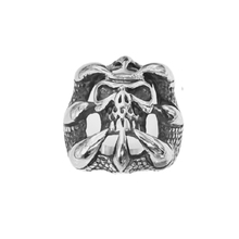 Load image into Gallery viewer, High grade Stainless Steel Ring Skull in clows (SSR015)