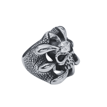 Load image into Gallery viewer, High grade Stainless Steel Ring Skull in clows (SSR015)
