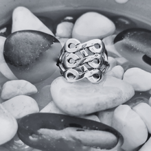 Load image into Gallery viewer, 925 Sterling Silver Ring 003 (925RING003)
