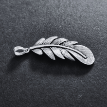 Load image into Gallery viewer, Feather 925 Silver Pendant (925P021)
