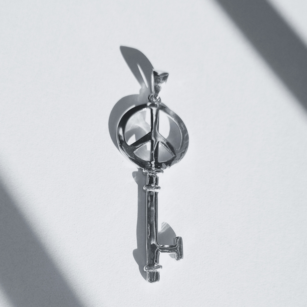 925 sterling silver pendant Key with Peace Sign (925P062)