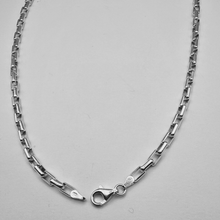 Load image into Gallery viewer, Sterling silver chain 40cm with clean oval links and a secure lobster clasp (925C026)

